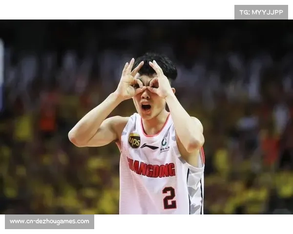 老将德拉蒙德关键封盖后振臂高呼，主场球迷起立鼓掌